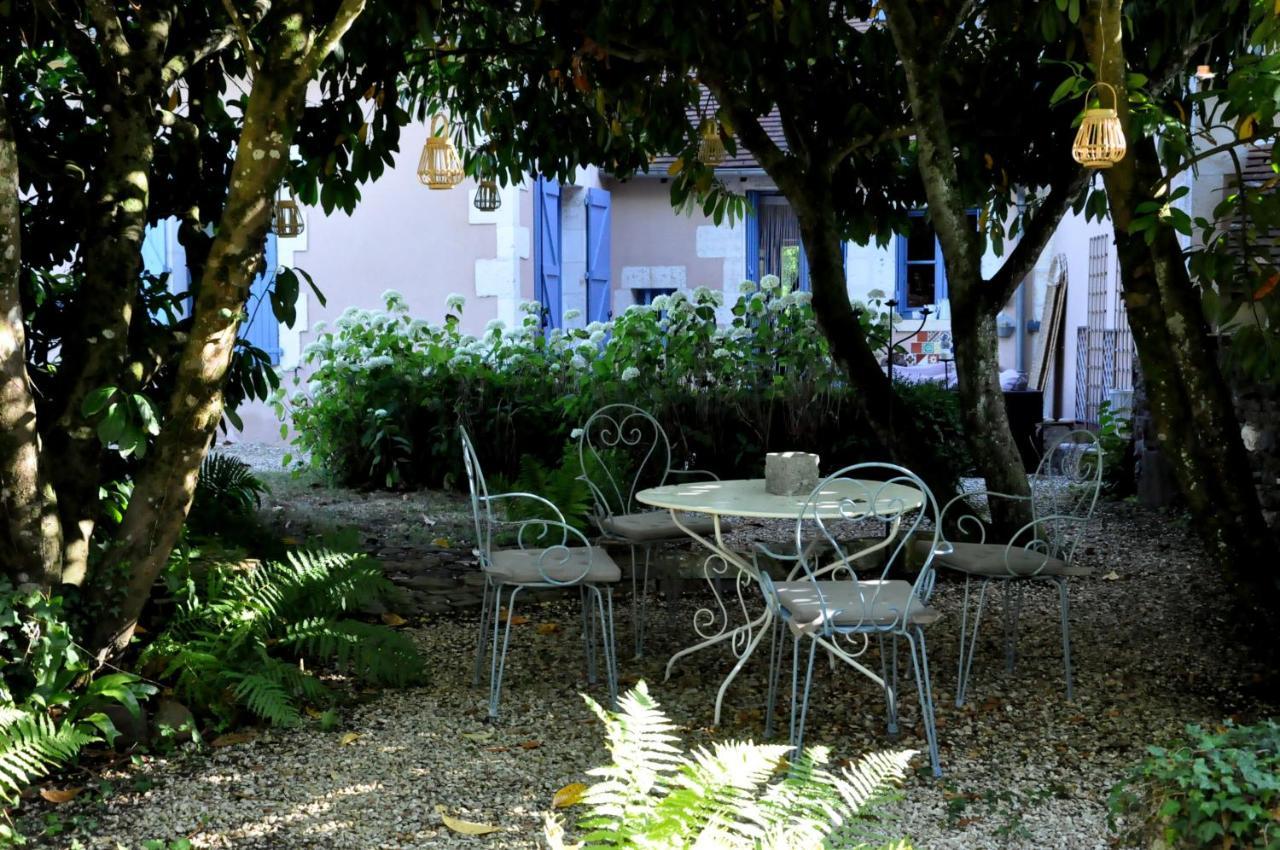 Le Vieux Saule Hotel Saints-en-Puisaye Buitenkant foto